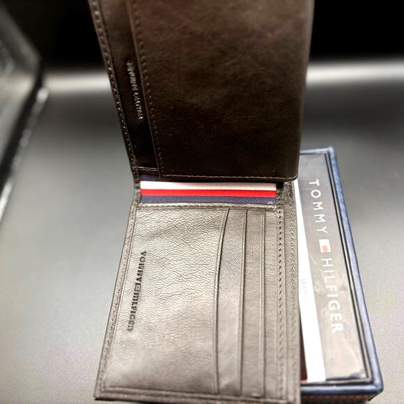 Tommy Hilfiger Mens Genuine Leather Bifold Wallet 31HP220118 with ID Window NIB - Picture 4 of 16